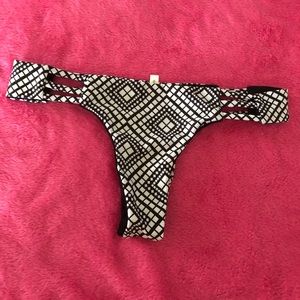 ⬜️⬛️ Bikini Bottom ⬛️⬜️